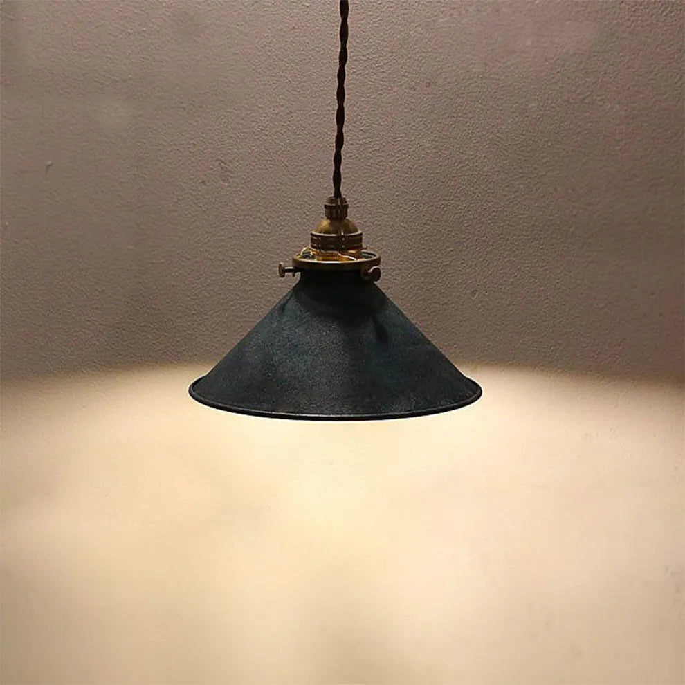 Vintage-Inspired Metal Pendant Lamp