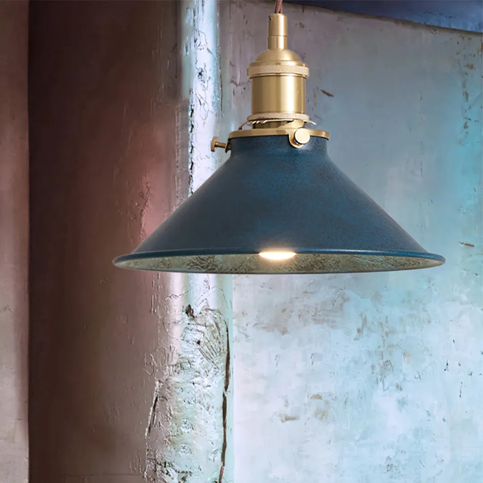 Vintage-Inspired Metal Pendant Lamp