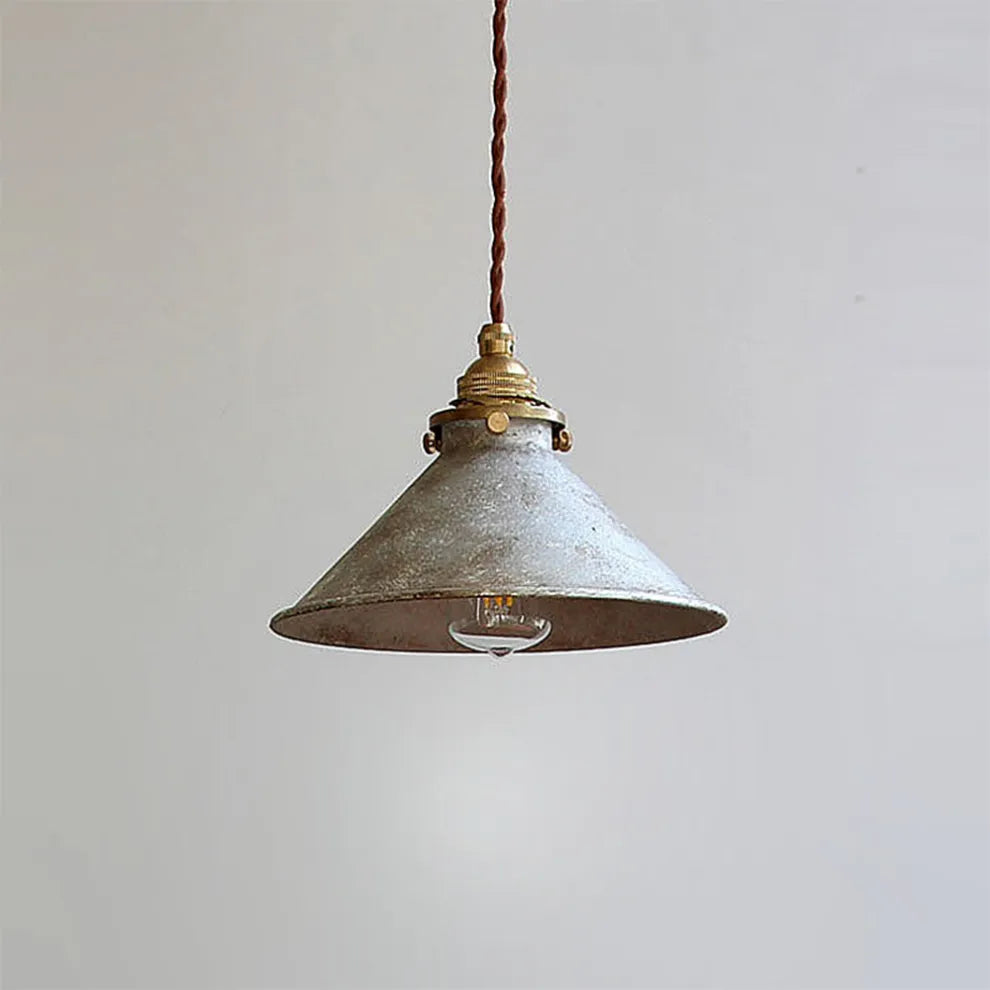 Vintage-Inspired Metal Pendant Lamp